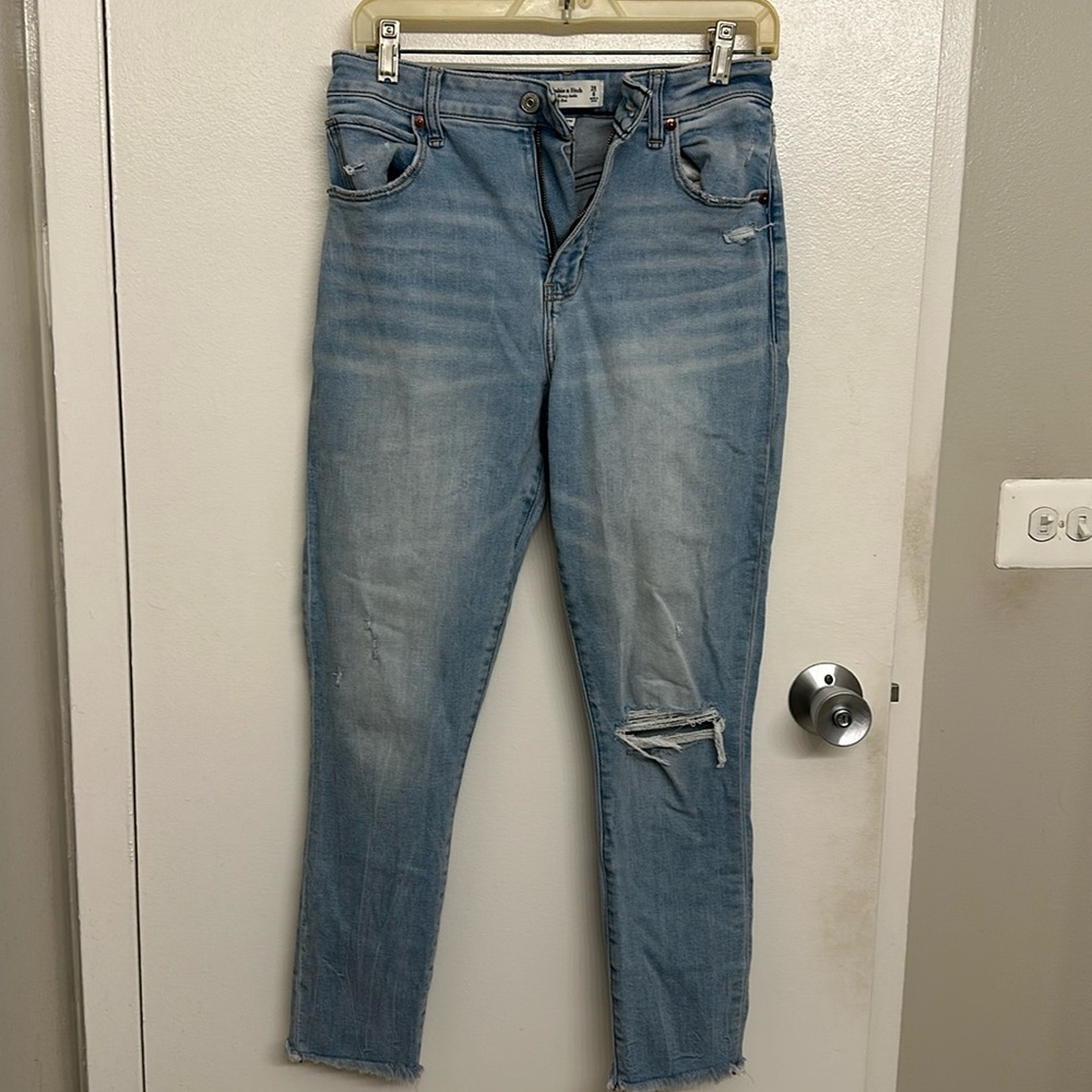 Women’s Light Wash Ripped Abercrombie Jeans